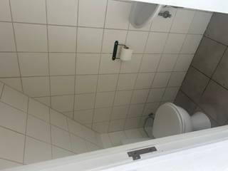 Te renoveren hoekwoning in Wevelgem.Veel potentieel met een lichtelijke woonkamer. De woning heeft 3 slaapkamers en een zolder die nog ingericht moet...