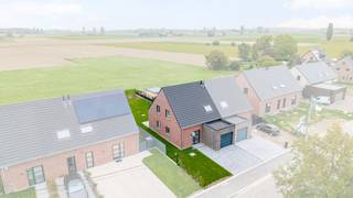 <strong>Op zoek naar een moderne woning op een goede locatie? Ontdek deze twee volledig afgewerkte en direct bewoonbare huizen in Saint-Léger!</strong>
<ul>
<li>E45</li>
<li>Helder</li>
<li>Prachtig uitzicht op het platteland</li>
<li>3 slaapkamers</li>
<li>Inpandige garage</li>
<li>Energetisch</li>
</ul>
Kavel 8 is volledig afgewerkt, inclusief schilderwerk, verlichting en tuinaanleg. <br /><br />Interesse? Neem contact met ons op!