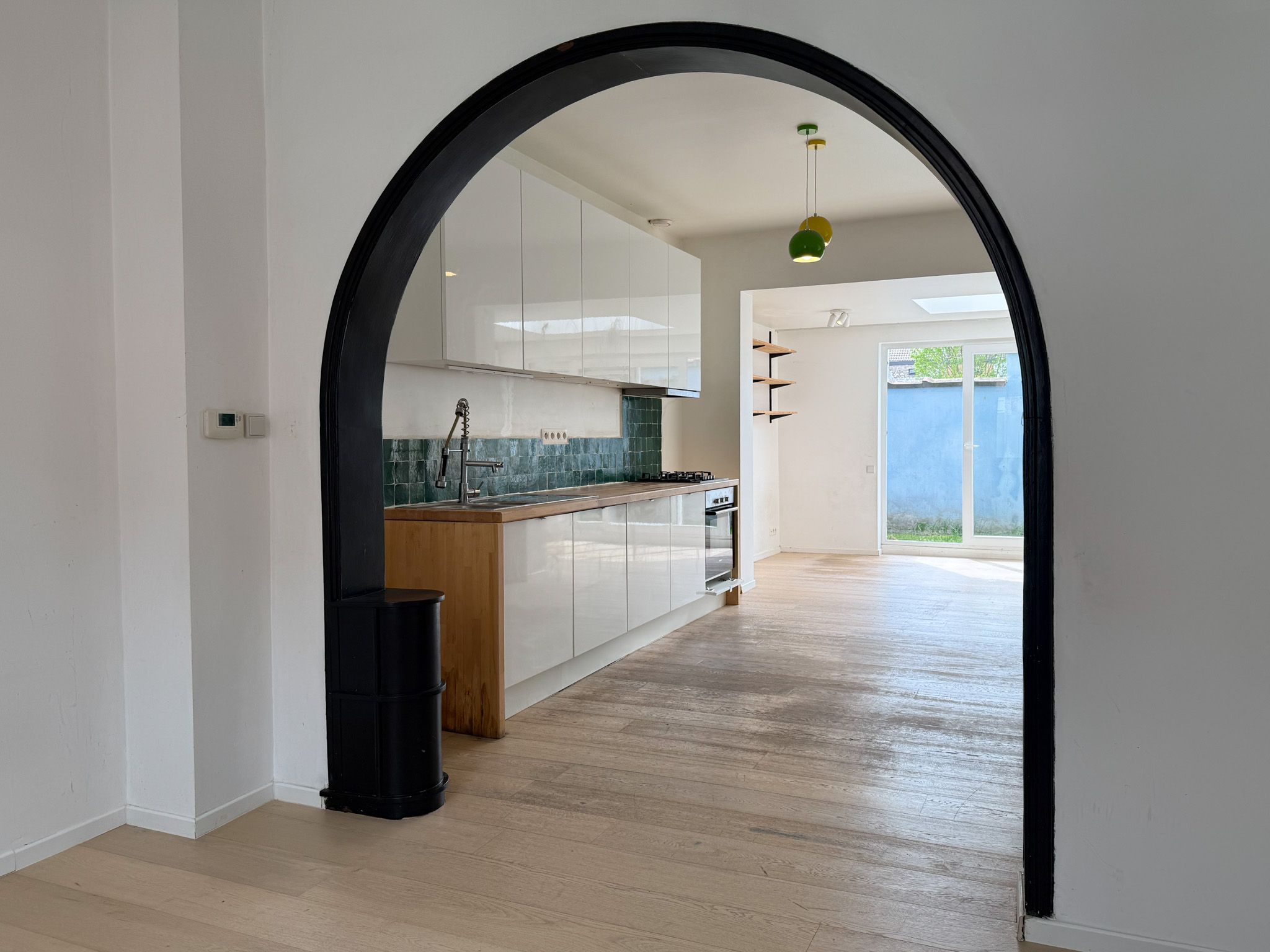 Pas gerenoveerde woning met drie slaapkamers en binnenkoer te huur - foto 4