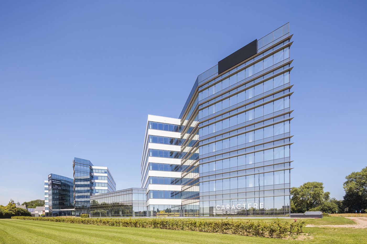 160 m² high-end kantoorruimte op toplocatie LANGS E40 in Aalst. - foto 1