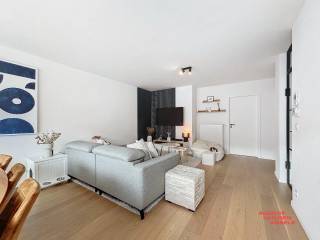 Dit ruim appartement (93 m²) met twee kelderbergingen (25 m²) is gelegen in een kleinschalige residentie te Assebroek, op een boogscheut van...