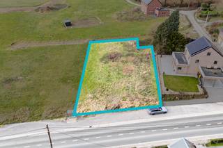 Idéalement situés à Seny (Tinlot), à proximité des commodités et à 5 minutes de la Route du Condroz, We Invest Huy vous propose ces 3 magnifiques terrains à bâtir d’environ 1.305m² chacun.<br />Orientation arrière : sud-ouest.<br /><br />LOT 1 : <br />Superficie : 1307m² <br />Largeur en façade : 24m.<br />Prix : 99.000€<br /><br />LOT 2 : <br />Superficie : 1303m² <br />Largeur en façade : 28m.<br />Prix : 99.000€<br /><br />LOT 3 : <br />Superficie : 1302m² <br />Largeur en façade : 29m.<br />Prix : 99.000€<br /><br />Libres de constructeur, ils vous offrent la possibilité d’y implanter votre projet sur mesure (sous réserve de l’acceptation de la commune).<br /><br />Les terrains sont déjà raccordés à l’eau et à l’électricité et se situent en zone d’assainissement autonome.<br /><br />Venez découvrir ces parcelles idéalement situées et dotées d’un très beau potentiel.<br />Possibilité de rajouter d'autres terrains à la vente pour un achat groupé !<br /><br />Offre soumise à l’acceptation des propriétaires. Informations non contractuelles.<br /><br />Une question ? Envie de visiter ? Contactez Arthur au 0478/07.75.97 ou par Email : arthur.paquet@weinvest.be<br />***** Pour recevoir d'autres opportunités en exclusivité, nous vous invitons à nous contacter directement. Nous sommes disponibles pour vous accompagner dans votre recherche d'achat ou d'investissement ainsi que dans votre projet de vente. Pour toute demande d'évaluation GRATUITE et SANS ENGAGEMENT, contactez votre expert au 0478/07.75.97. *****