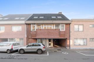 [[ DIT PAND NEEMT DEEL AAN DE ERA OPEN HUIZEN DAG OP 14/3 VAN 17:30 TOT 18:30 ]]Te koop: instapklaar gesloten huis met handelsruimte in het centrum...