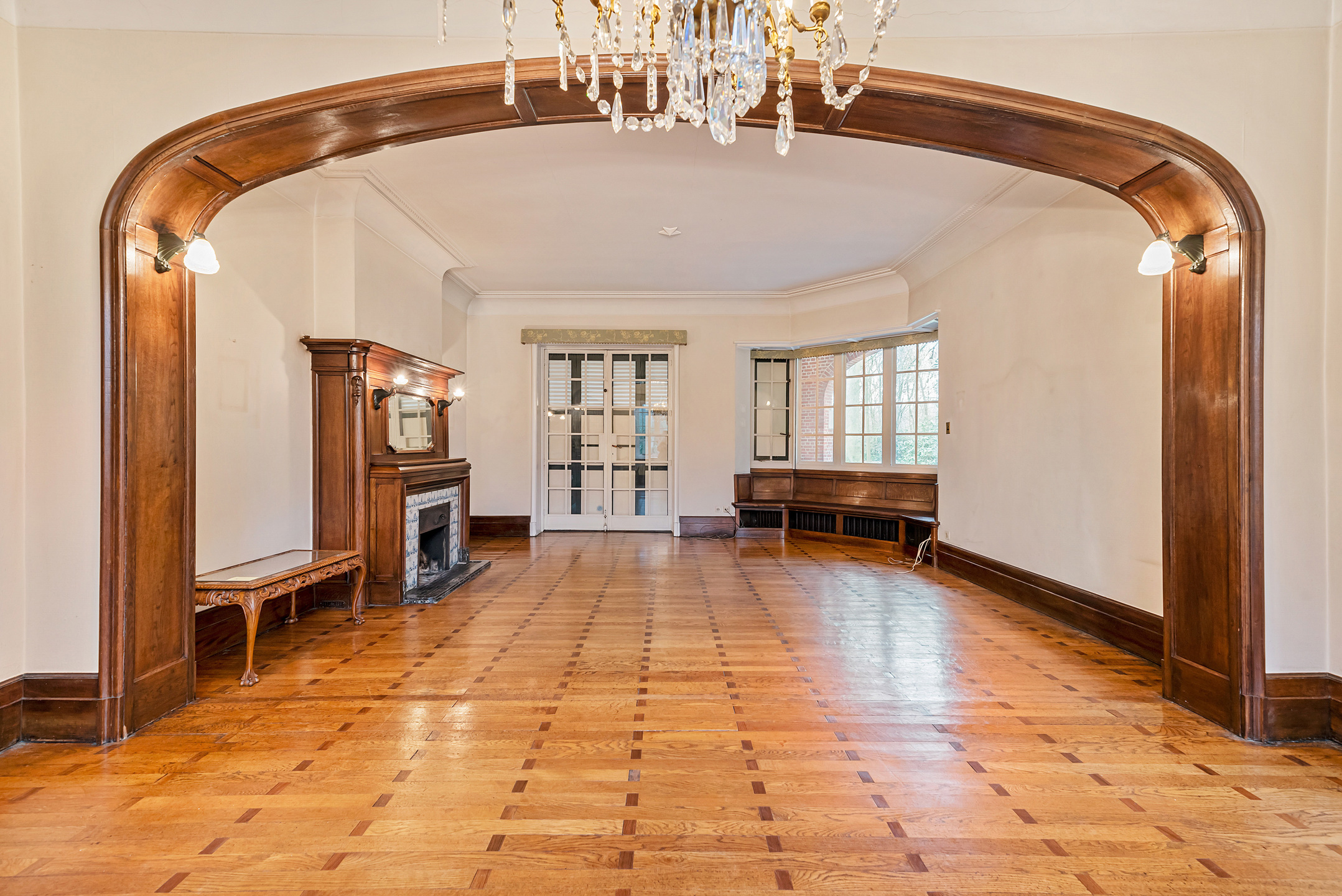 In Vriesdonk, rietgedekte karaktervolle villa met authentieke elementen, prachtige parktuin, hoge plafonds en veel verbouwingspotentieel! Grondoppervlakte is ca. 9127m². - foto 5