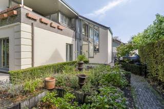 Propriété spacieuse (565 m² de surface habitable) avec espace de pratique et maison spacieuse à Sint-Andries. Toutes les commodités nécessaires...