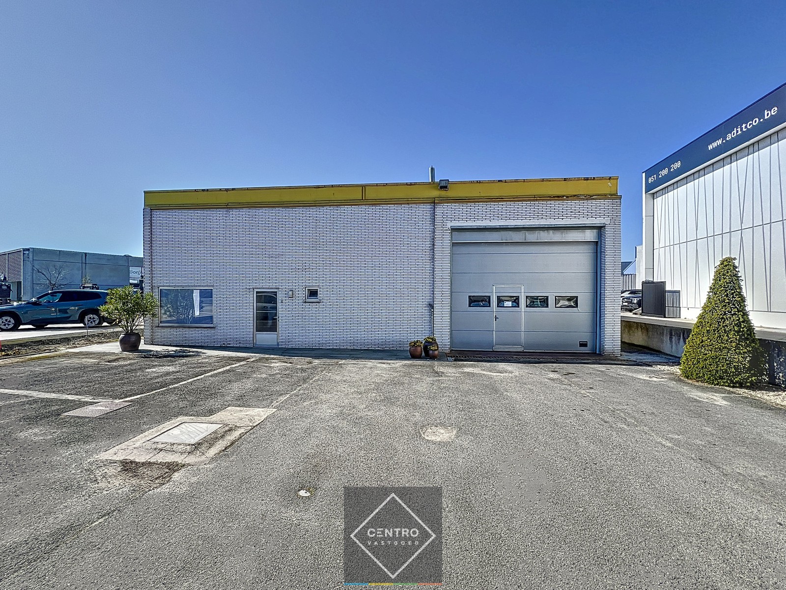 Commercieel gebouw (460m²) met verhard buitenterrein (heden AUTOWERKPLAATS) met uitbreidingsmogelijkheden en VEEL PASSAGE ! - foto 4