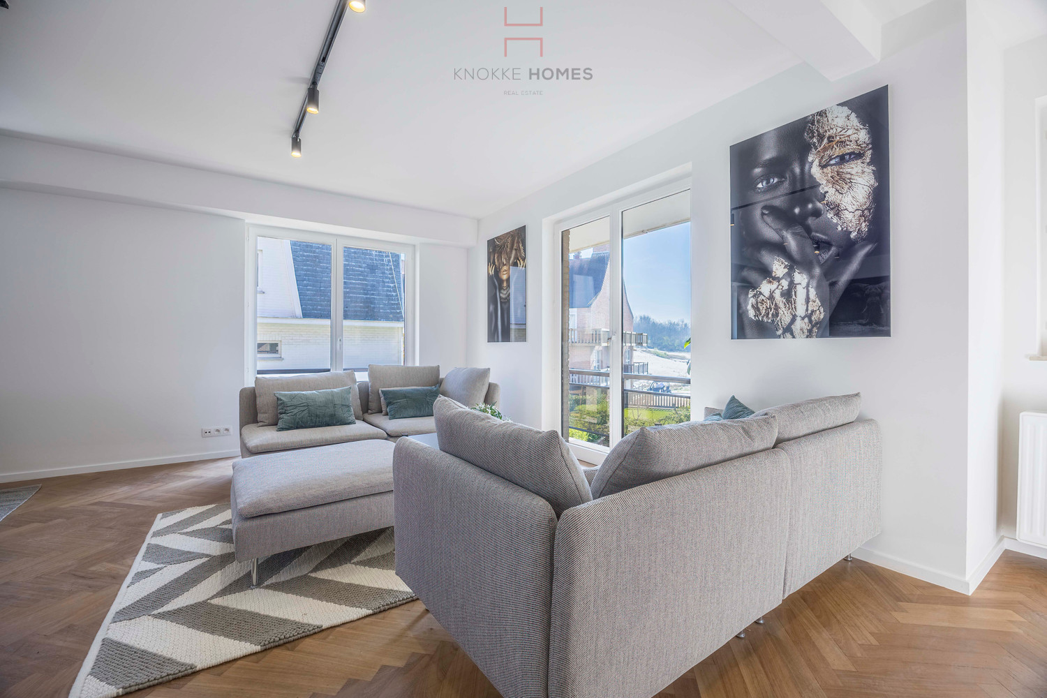 Mooi gerenoveerd hoekappartement in een villa-residentie vlakbij de zeedijk in Duinbergen - photo 1