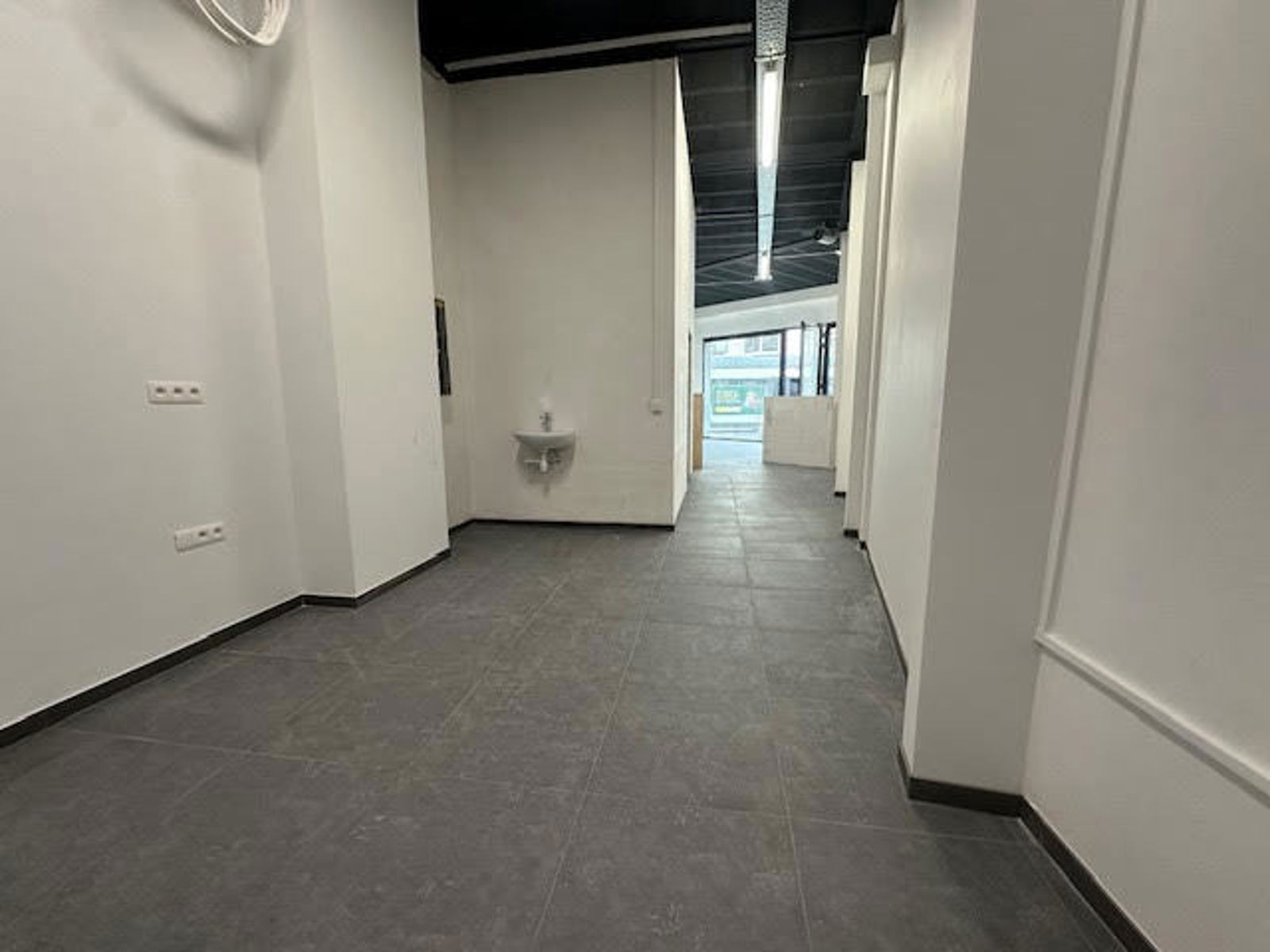 Handelspand op topligging in Gent – 100 m² nieuwbouw (semi-casco) - foto 4