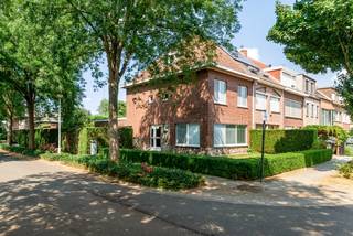 Zeer gunstig en rustig gelegen HOB op TOPLIGGING in een residentiële woonwijk, er is geen doorgaand verkeer.  Dit huis bevindt zich tevens in...