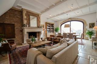 In het centrum van Ieper vinden we in de Rijselstraat dit zeer ruime appartement van maar liefst 141m².Het appartement beschikt over een...