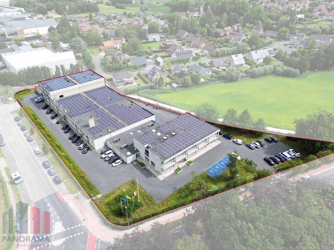 Ruime en functionele bedrijfssite met magazijn, kantoren en volledig verhard terrein - photo 5