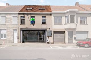 Ontdek deze kans! Deze eigendom wordt aangeboden met een verleidelijke richtprijs van € 325.000,-. Ieder hoger bod wordt voorgelegd aan de...