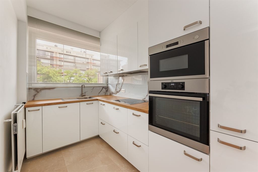 Gerenoveerd appartement met 2 terrassen - foto 4