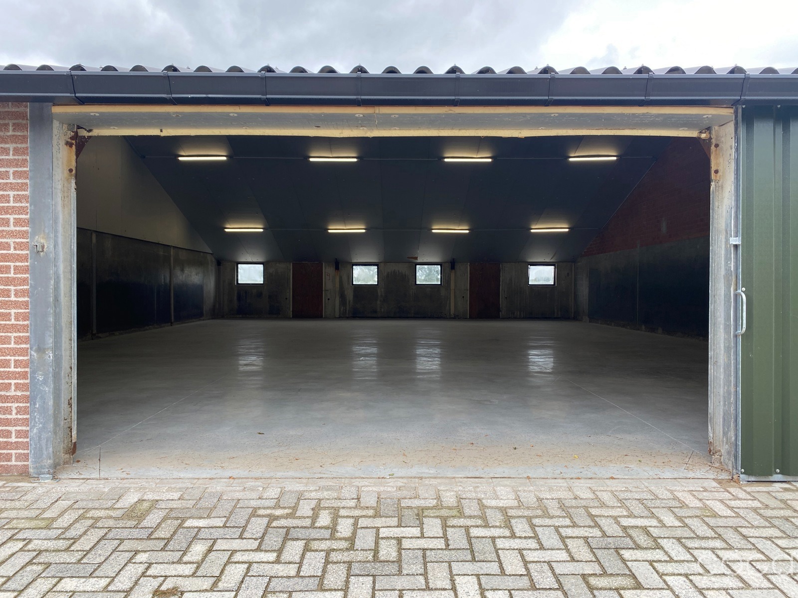 Commercial for rent in Brecht - photo 2