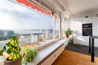 Fenomenale uitzichten over de skyline van de stad en de Scheldebocht met volledig zuidgeoriënteerd terras over de volledige breedte van...