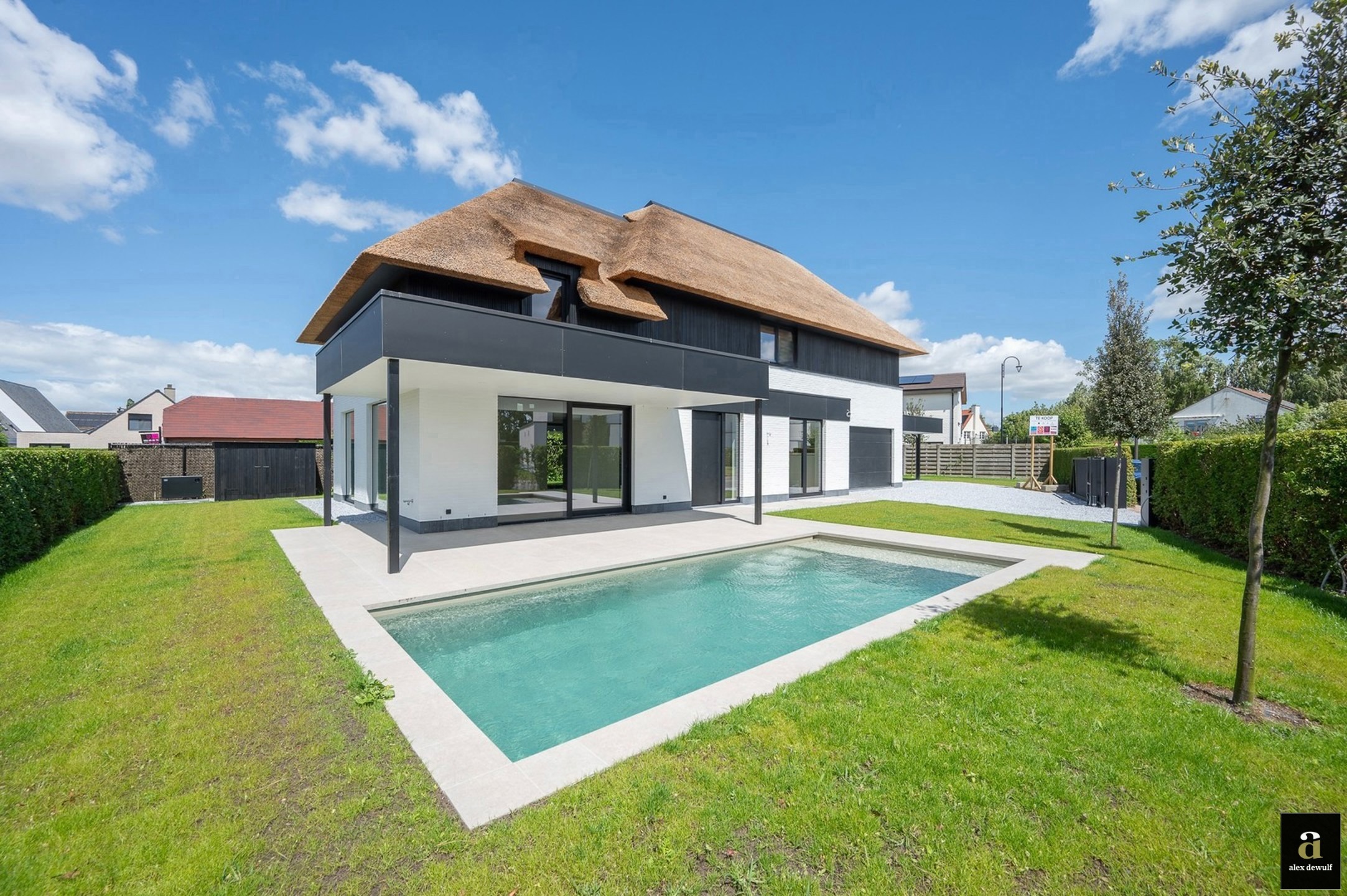 Prachtige nieuwbouw villa met 5 slaapkamers gelegen in een rustige residentiële omgeving vlakbij het centrum. - foto 4