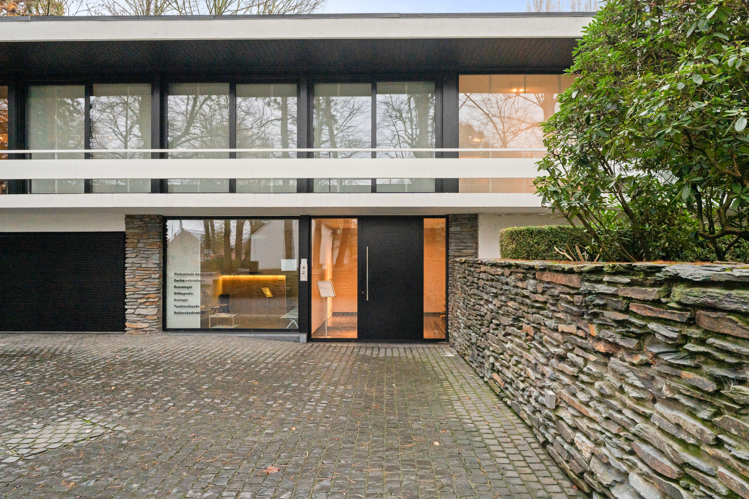 Prachtige en ruime praktijkruimte te koop in Meise. - foto 2