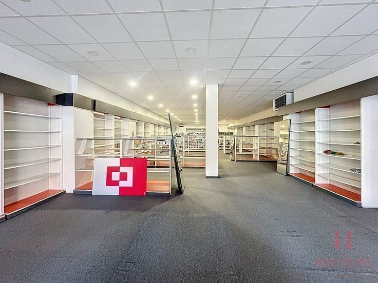 Top gelegen handelsruimte met woonst op de Grote Markt te Zelzate! - foto 4