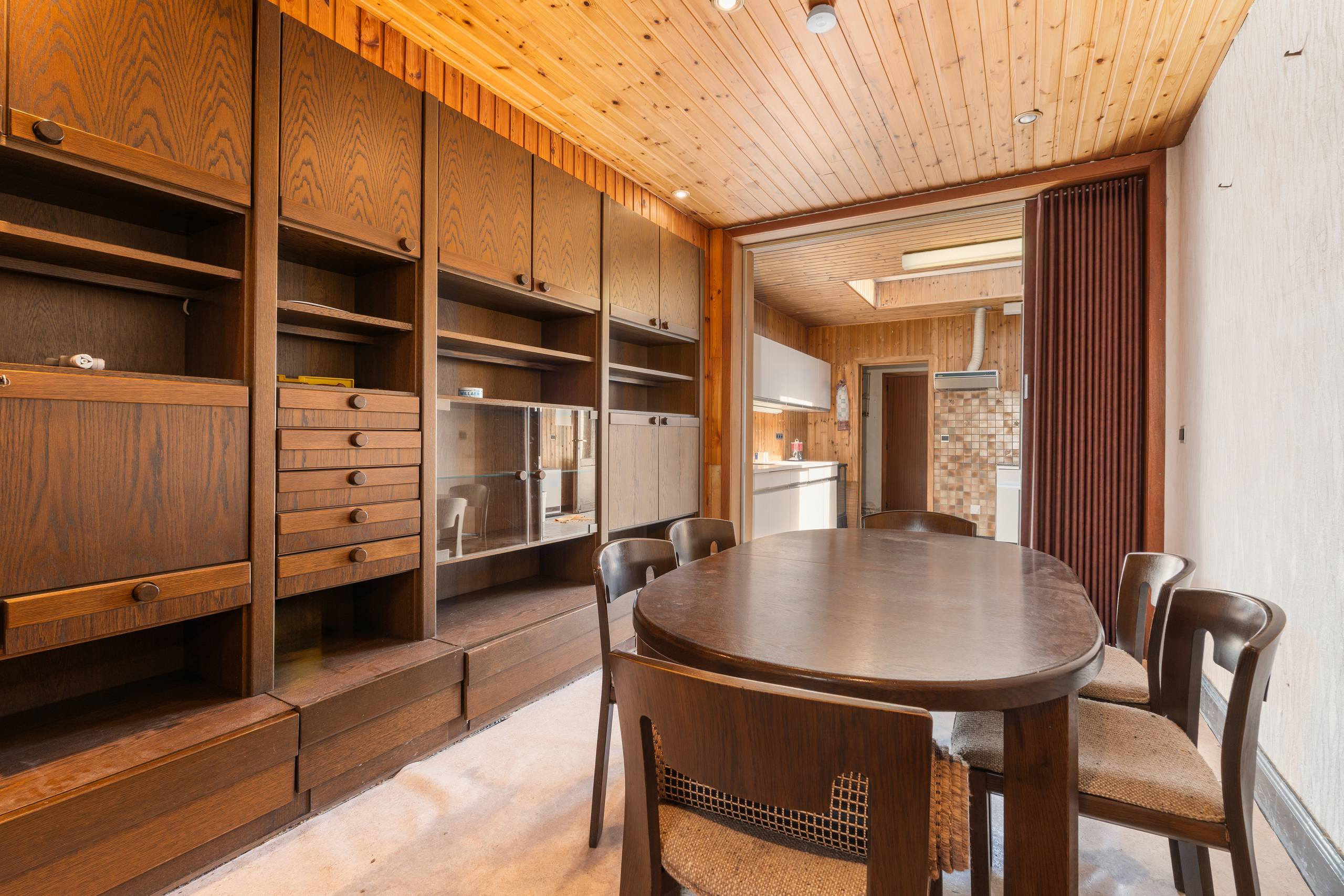 Te renoveren woning met ruime tuin te Oostende - foto 4