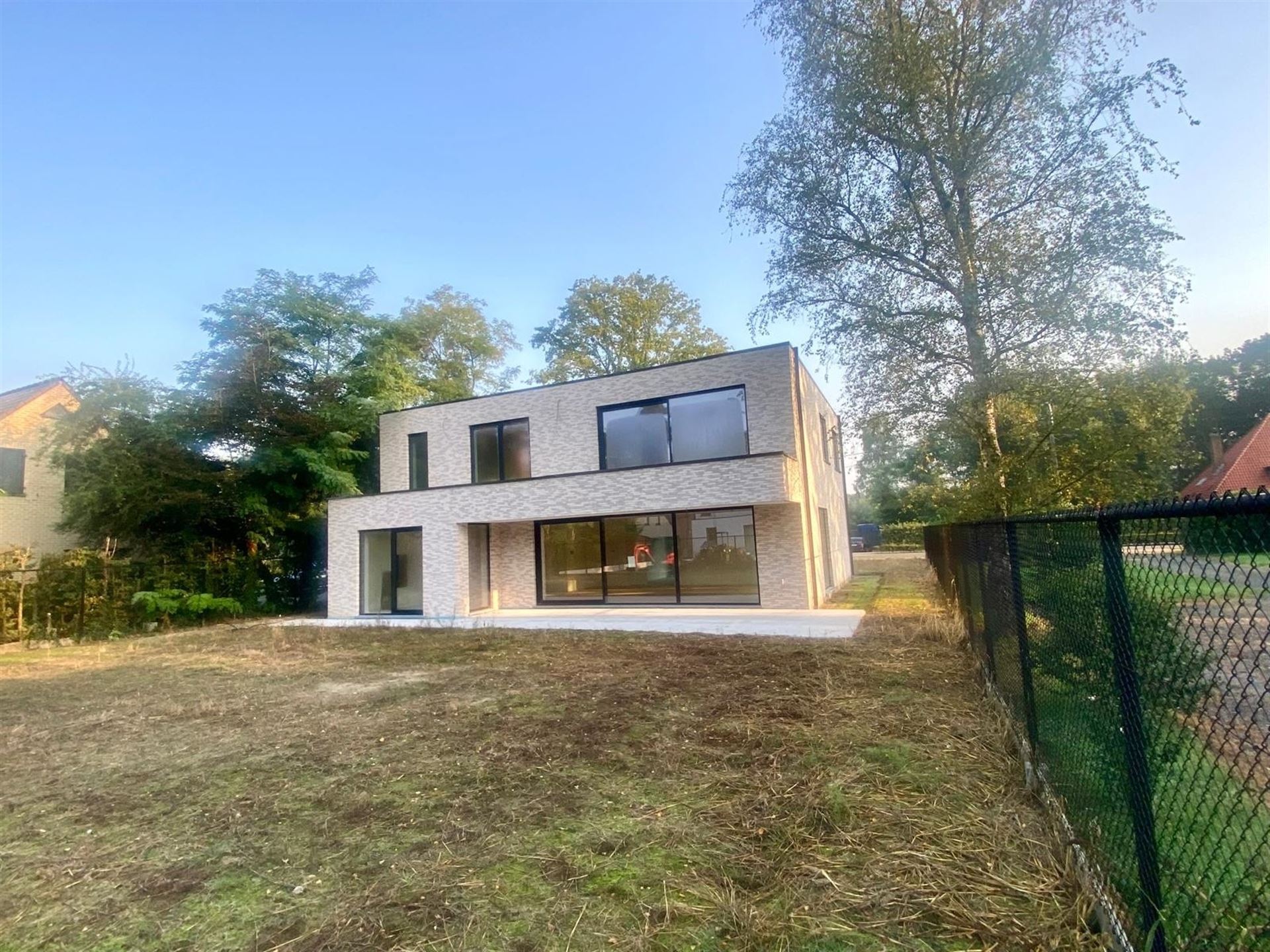 Moderne en grote nieuwbouwvilla met zuid-gerichte tuin! - foto 1