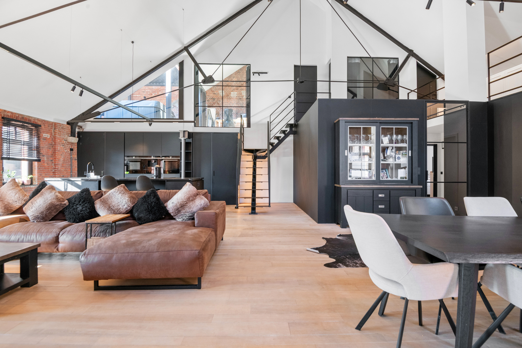 Appartement à vendre à Anvers avec 5 chambres - photo 3