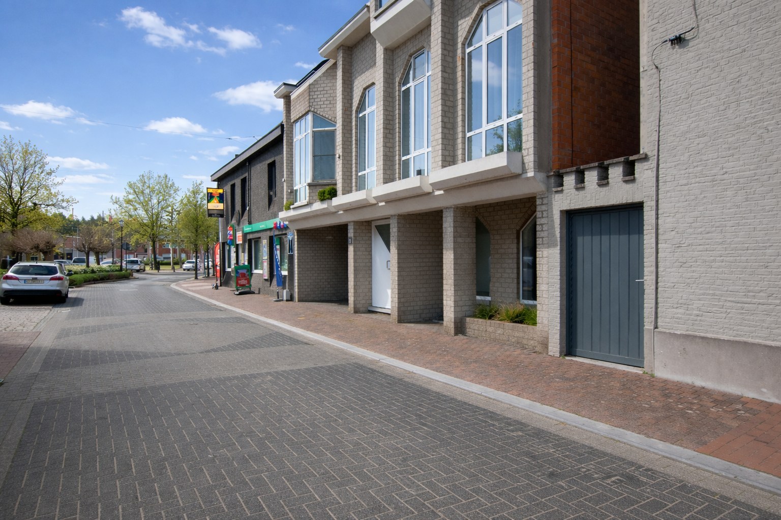 Veelzijdig Commercieel Gelijkvloers in de Dorpskern van Zandhoven - foto 2