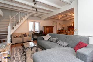 Centraal gelegen woning met prachtige tuin!Deze woning beschikt op het gelijkvloers over een gezellige woonkamer, ruime ingerichte keuken , badkamer...