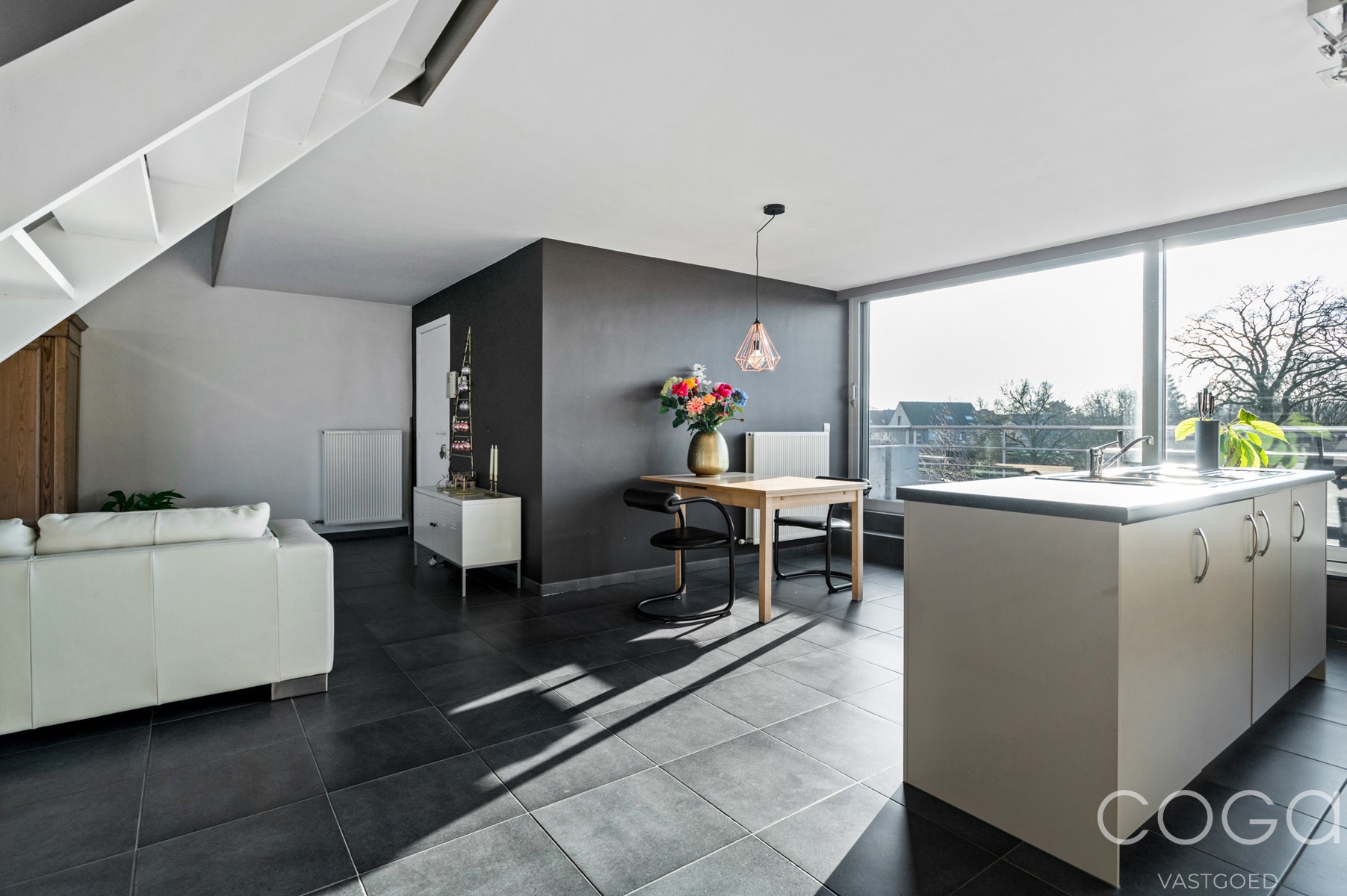 Lichtrijk dakappartement in hartje Sint-Lenaarts - foto 4