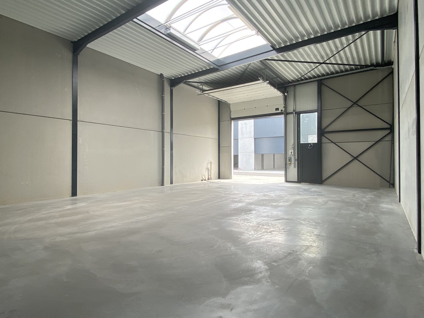 NIEUWBOUW LOODS TE HUUR VAN 187M² TE PITTEM - foto 3