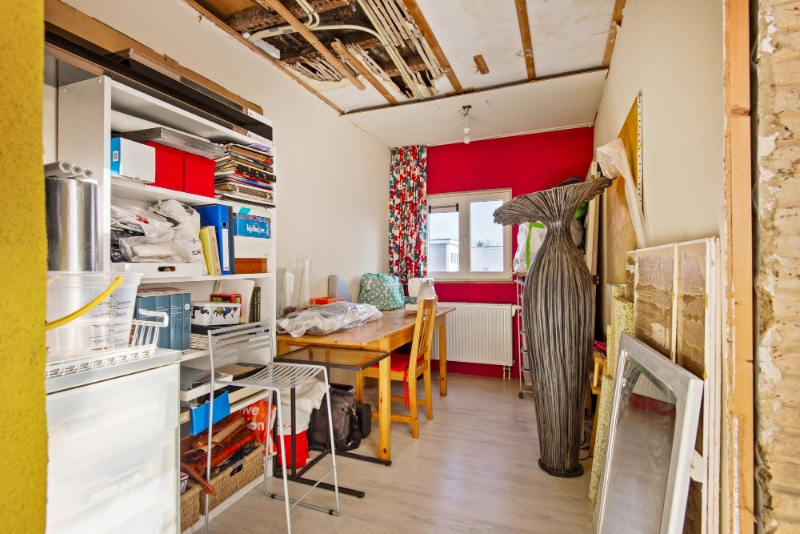 Gunstig gelegen, verder af te werken rijwoning met 3 SLK, tuin &amp; oprit - foto 4