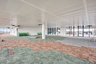 Deze nieuwbouw kantoren van maar liefst 2.429 m² zijn fenomenaal gelegen en te huur met een uitstekende zichtbaarheid langs de...