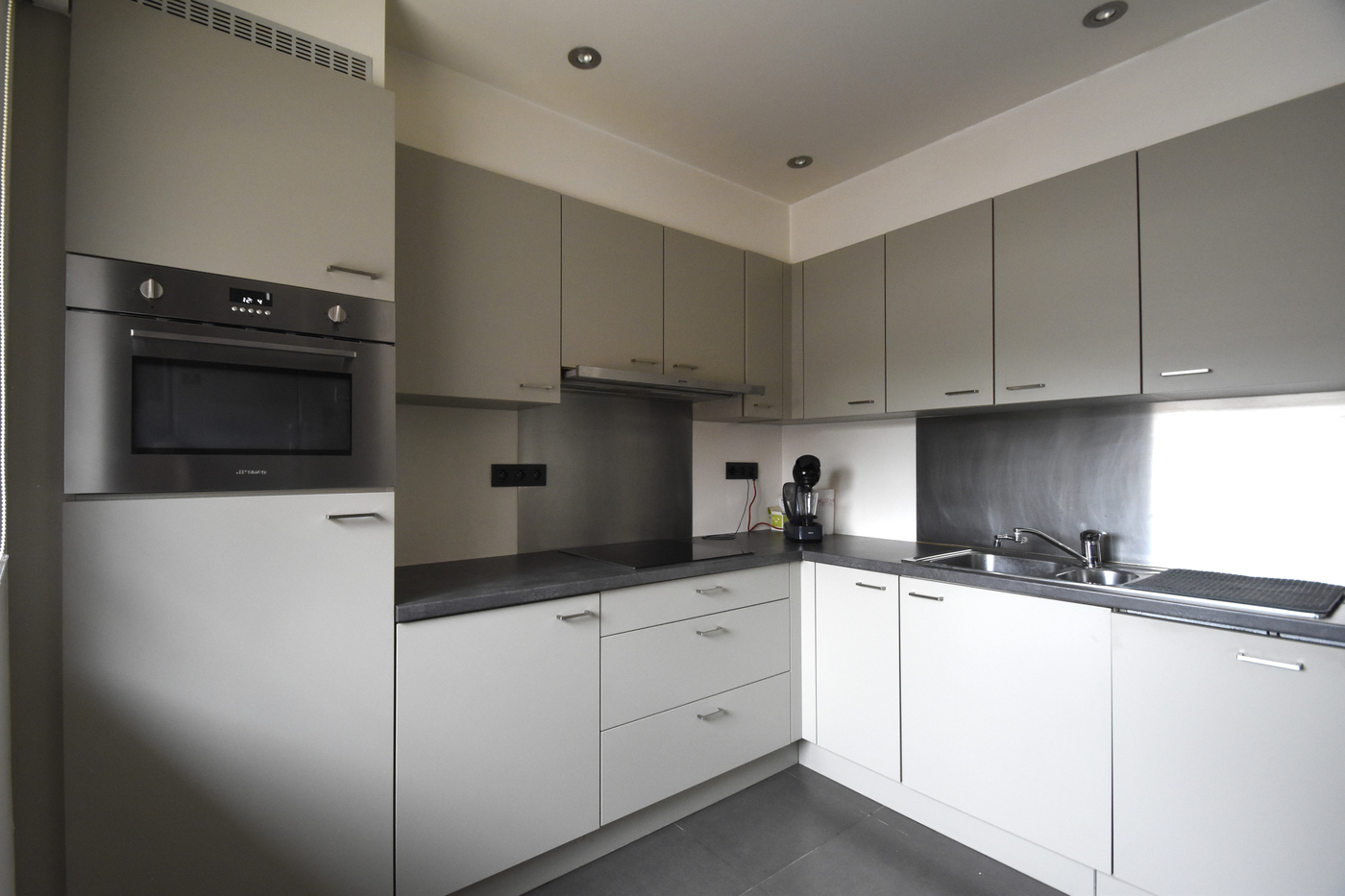 Gelijkvloersappartement met 3 slaapkamers, tuin en garage - foto 4