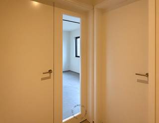 Dit stijlvolle nieuwbouwappartement bevindt zich op de eerste verdieping van een nieuwbouw en is vlot bereikbaar via de lift.Het appartement ligt in...