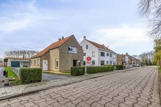 Discover this detached house for sale, quietly located in the heart of picturesque Lissewege. On a 560 m² plot, you will find a house that has...
