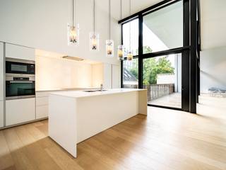 Ideally located near Avenue Louise and Place Stéphanie, this flat of around 380 m² gross floor area is nestled on the first floor of a building designed by renowned architect Bruno Erpicum.<br /><br />With its generous space and meticulous finish, this flat features a spacious entrance hall, cloakroom and bright dining room with high ceilings. Bathed in light thanks to its large picture windows, the dining room opens onto a vast south-facing terrace. The fully-equipped kitchen is separate and also opens onto the terrace. The sleeping area comprises three bedrooms, including two large, bright master bedrooms with built-in dressing rooms and a luxurious bathroom. The third bedroom also has a dressing room and en suite bathroom. A practical utility room and plenty of storage space complete this rare living space.<br /><br />Other features include a boiler room with individual boiler, water softener, alarm system, large cellar and two parking spaces in the building.<br /><br />Place Stéphanie is located near the centre of Brussels, between Avenue Louise and Place Poelaert. With its many shops and boutiques, it is ideally served by public transport.<br /><br />For further information, please contact Grégoire Bryssinck at + 32 (0) 493 51 29 00.