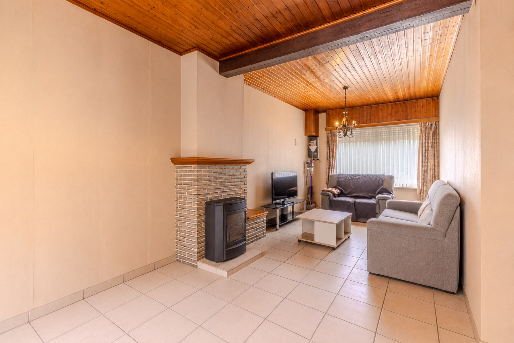 Volledig te renoveren woning met 2 slpks en garage op 540m2 - foto 4