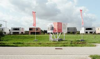 Aan Vogelsanck, een rustige en landelijk gelegen woonlocatie net buiten de dorpskern van Oostmalle biedt Danneels vier nieuwe bouwgronden te koop aan. <br /><br />Deze ruime villapercelen combineren een mooie straatbreedte met een aanzienlijke diepte, waardoor je hier volop kan genieten van een ruime, perfect zuidwest georiënteerde woning met ruime tuin. <br /><br />De percelen worden te koop aangeboden zonder bouwverplichting. Je kiest dus helemaal vrij met welke bouwpartner(s) je samenwerkt en wanneer je hier gaat bouwen.<br /><br />Hier woon je rustig in een landelijke omgeving maar zonder in te boeten aan bereikbaarheid. Je vindt alle nodige voorzieningen in de nabijheid en hebt een vlotte aansluiting naar de E19 en E34.  