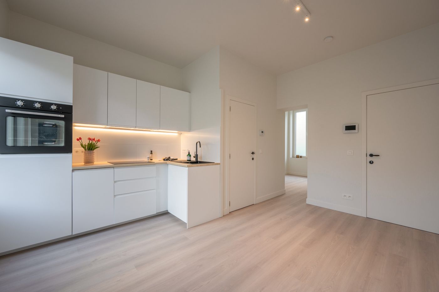 Gerenoveerd appartement met terras en EPC A op het eerste verdiep in centrum Wenduine. - foto 4
