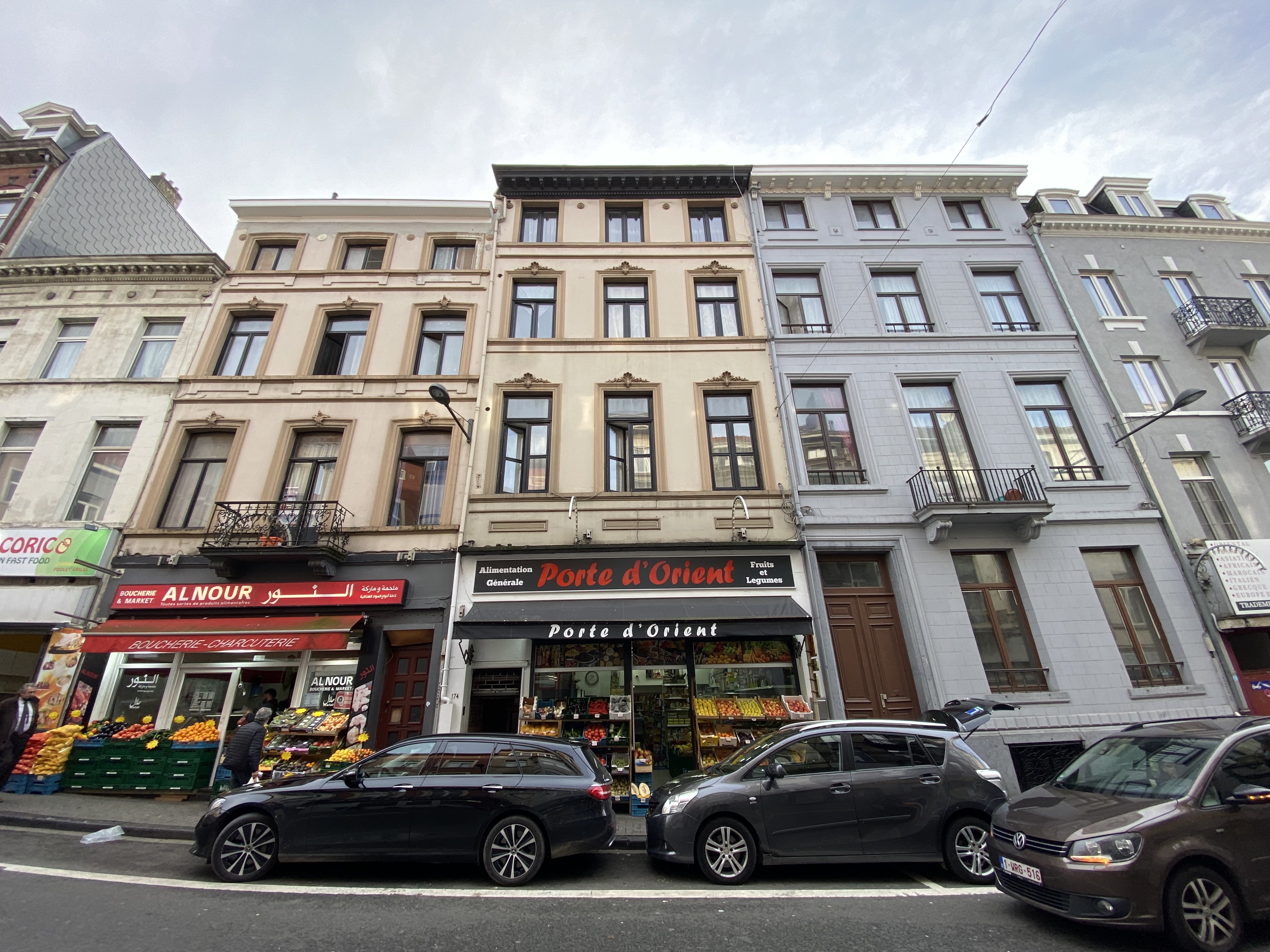 OPBRENGSTEIGENDOM MET HANDELSRUIMTE EN APPARTEMENTEN - foto 1