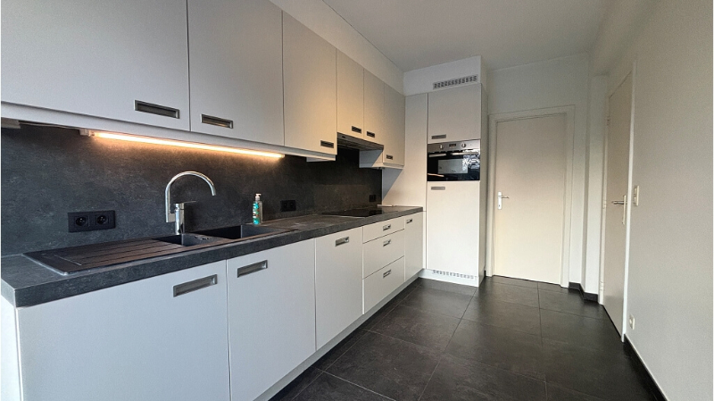 Lichtrijk 2-slaapkamerappartement met 2 Terrassen te huur in Kristus-Koning Brugge - foto 5