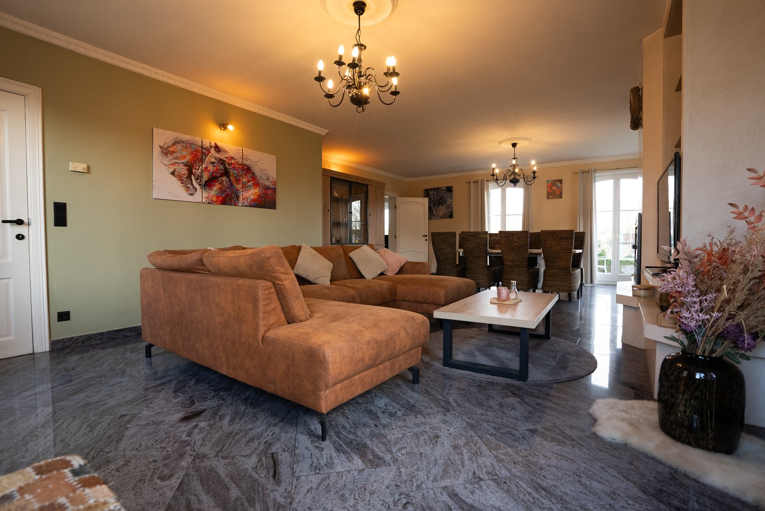 Vrijstaande villa met paardenstallen en weide. - foto 4