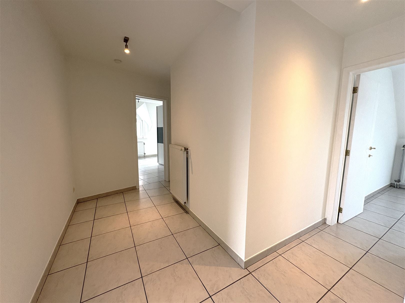 Appartement te huur in Kortrijk met 3 slaapkamers - foto 4