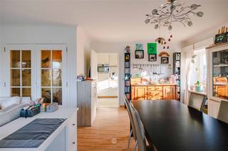 DE PINTE - Bent u op zoek naar een ruim 3-kamerappartement vlakbij openbaar vervoer?Dan is dit pand misschien wel wat u zoekt! De belangrijkste...