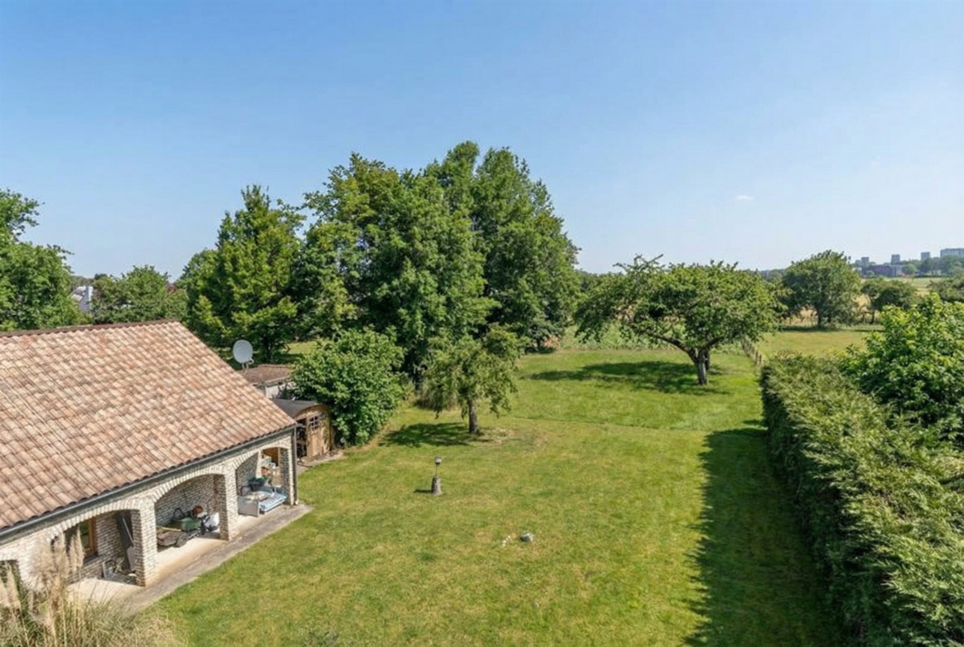 Instapklare villa met 4 slaapkamers, grote tuin en absolute privacy - foto 3