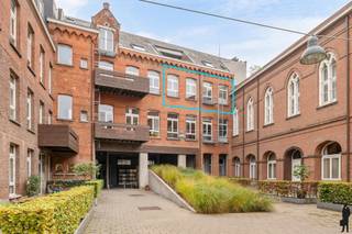 In het hart van de bruisende Theaterbuurt, verscholen in de rustige Tabakvest, bevindt zich dit uitzonderlijke appartement in het...