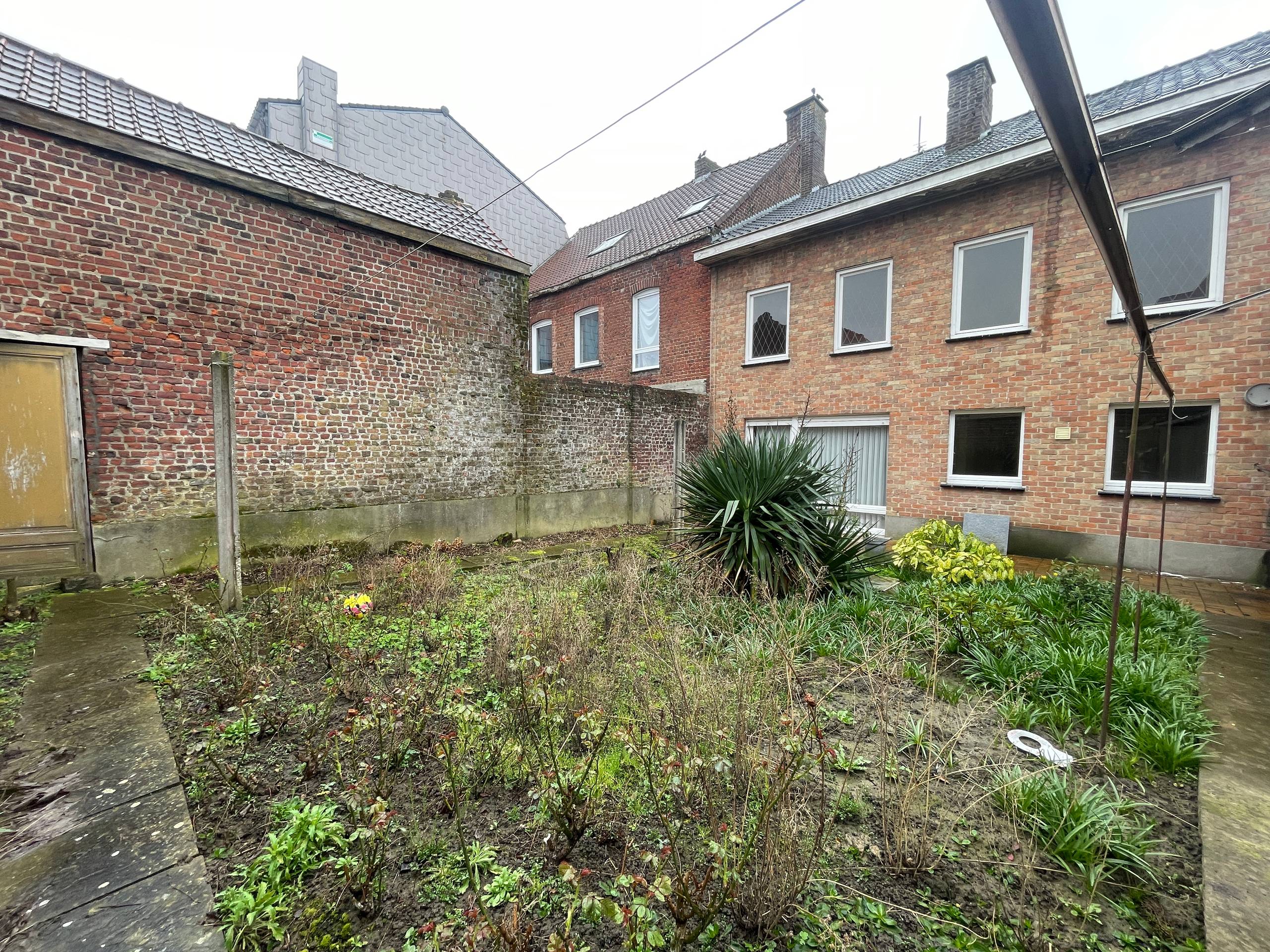 Ruime woning met 4 slaapkamers en handelspand - foto 4