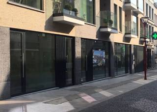 Residentie Cledor- Met een ligging op 50 meter van de Markt geniet dit pand van een uitstekende zichtbaarheid. Dit handelspand bevindt zich in het...