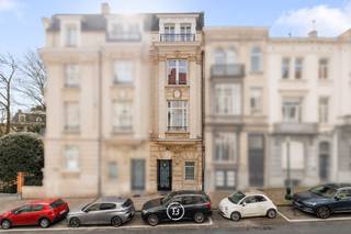 Située dans le prestigieux cœur d'Ixelles et donnant sur les étangs d'Ixelles, nous vous présentons avec fierté cette maison de maître...