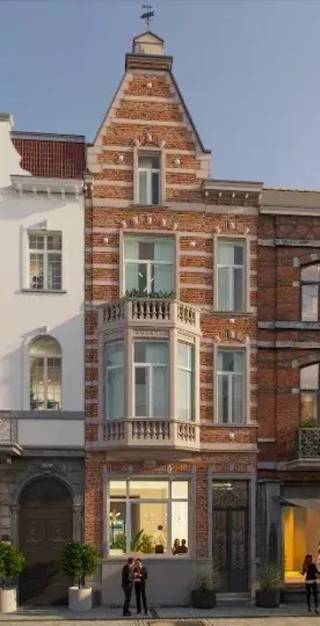 <span><span><strong>**Handelsgelijkvloers Bondgenotenlaan met horecavergunning**</strong></span><br /><br />In dit statig pand, gelegen op dé Bondgenotenlaan, bieden wij u een casco handelsgelijkvloers aan. De Bondgenotenlaan zorgt voor de verbinding tussen het Leuvense treinstation en de historische Grote Markt en is bovendien gekend als dé Leuvense winkelstraat. Aan passage, zichtbaarheid en bereik dus geen gebrek. <br /><br />Bent u een ondernemer op zoek naar een pand vol charme om zo een succesvolle zaak uit te bouwen dan kunnen wij u alvast helpen met het onroerend goed. <strong>Wenst u een horeca of retailconcept uit te baten? Goed nieuws! Dit handelsgelijkvloers heeft reeds een horecavergunning. <br /><br /><span>Meer informatie of een bezichtiging ter plaatse? Met plezier! Contacteer Jacky: jacky@connect-immo.be - 0495 53 46 49</span></strong></span>