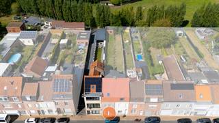 Deze half open woning met maar liefst een bruikbare vloeroppervlakte van 271m² ligt op een strategische locatie aan de rand van het centrum,...